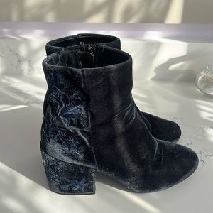 Kenneth Cole bootie